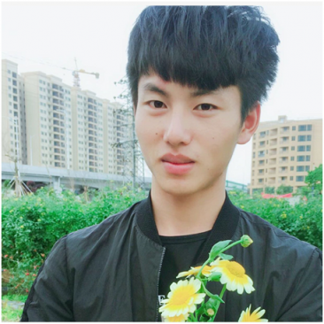 瞅瞅这个高度! 90后小鲜肉装空调也很开挂