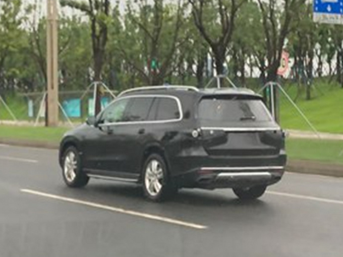 奔驰全新GLS实车曝光 四季度开卖/首推6座车型-图4