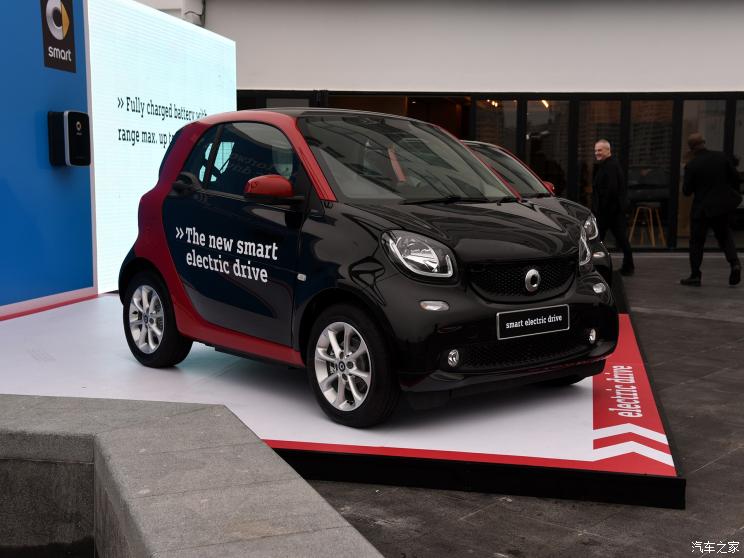 smart smart fortwoԴ 2019 Electric Drive ۰